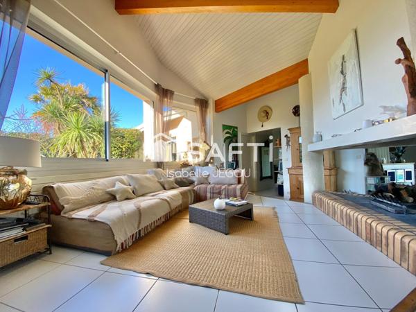 Maison d'architecte avec dépendance au calme avec de grands espaces de vie