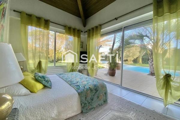 Maison d'architecte avec dépendance au calme avec de grands espaces de vie