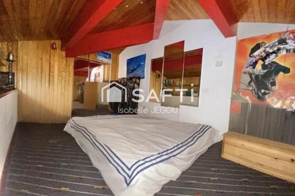 Maison d'architecte avec dépendance au calme avec de grands espaces de vie