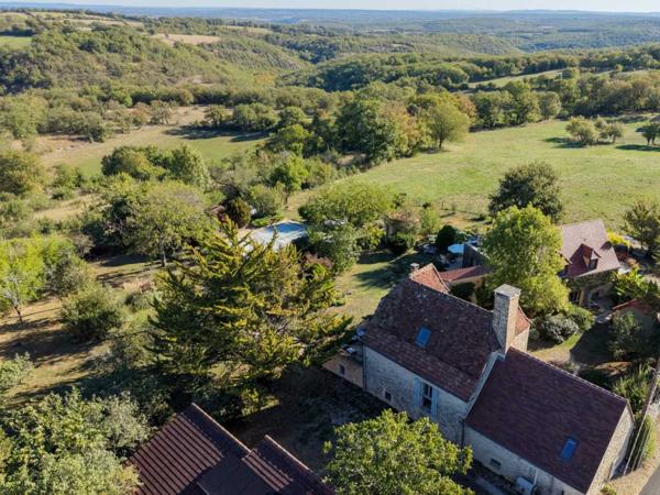 Maison ancienne - Gourdon Exclusivité Secteur Gourdon - Magnifique ensemble immobilier de caractère avec dépendances, belle vue et piscine