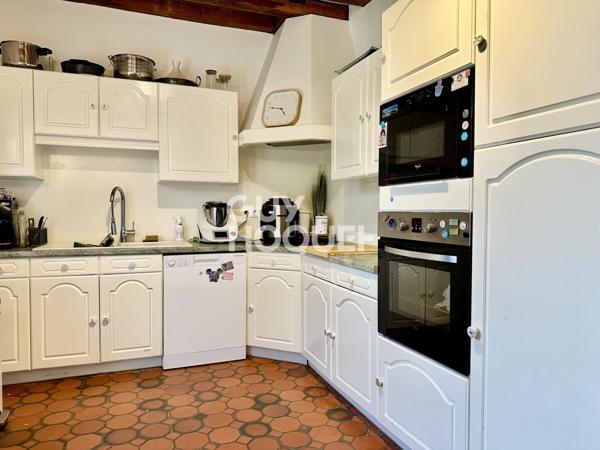 MAISON À VENDRE DE 7 PIÈCES DE 235,00 M²