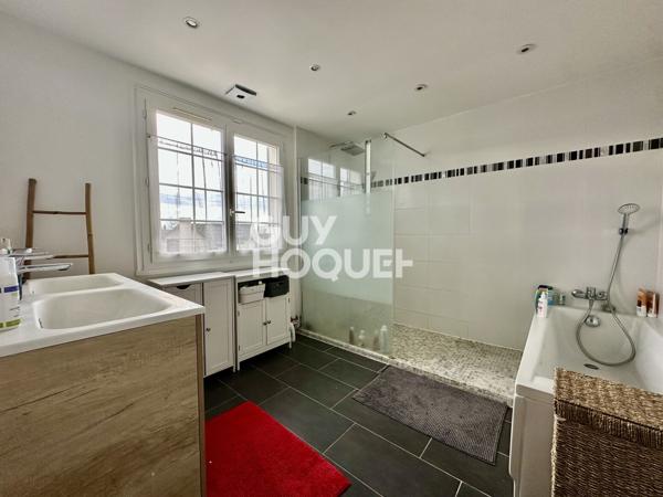MAISON À VENDRE DE 7 PIÈCES DE 235,00 M²