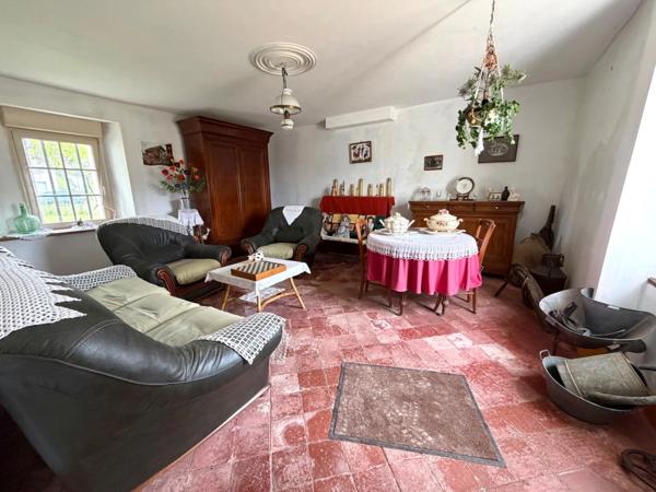 Maison en pierre de 111 m² avec garage, dépendance et terrain de 1 374 m² – Fort potentiel MOON SUR ELLE (50)