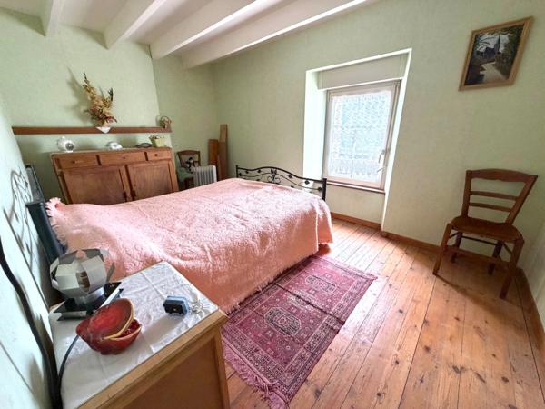 Maison en pierre de 111 m² avec garage, dépendance et terrain de 1 374 m² – Fort potentiel MOON SUR ELLE (50)