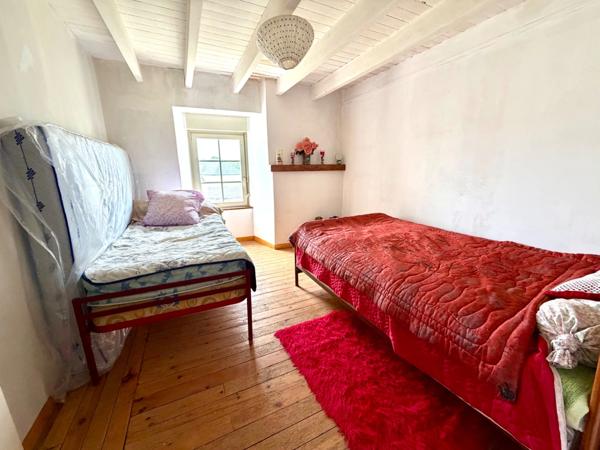 Maison en pierre de 111 m² avec garage, dépendance et terrain de 1 374 m² – Fort potentiel MOON SUR ELLE (50)