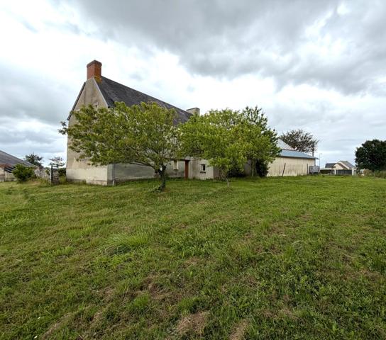 Maison en pierre de 111 m² avec garage, dépendance et terrain de 1 374 m² – Fort potentiel MOON SUR ELLE (50)