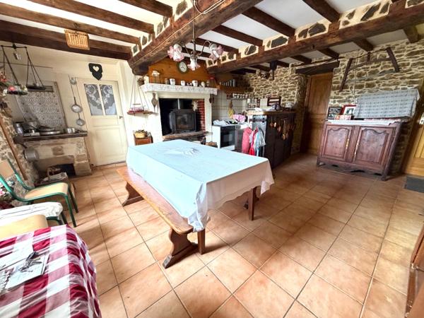 Maison en pierre de 111 m² avec garage, dépendance et terrain de 1 374 m² – Fort potentiel MOON SUR ELLE (50)