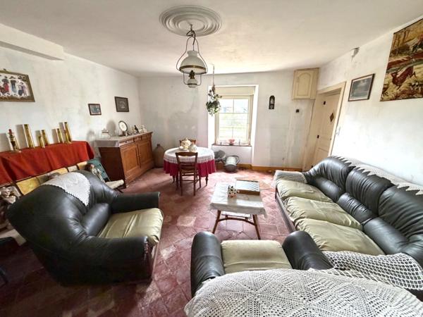 Maison en pierre de 111 m² avec garage, dépendance et terrain de 1 374 m² – Fort potentiel MOON SUR ELLE (50)