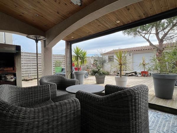 ILE D'OLERON (17), A Vendre demeure-piscine 186m² plain-pied sur terrain 862m², 9 pièces dont 4 chambres et 1 garage