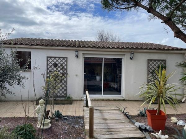 ILE D'OLERON (17), A Vendre demeure-piscine 186m² plain-pied sur terrain 862m², 9 pièces dont 4 chambres et 1 garage