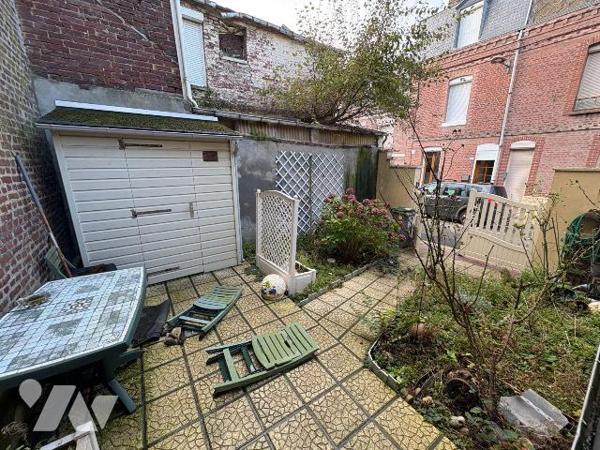 Quartier calme et à proximité immédiate du centre ville
Maison mitoyenne comprenant au rez-de-...