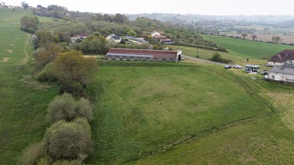 Terrain à vendre 8000m² avec Hangar agricole, proche de MOMAS (64)
