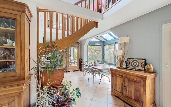 Maison à vendre    6 pièces •  Voisins-le-Bretonneux