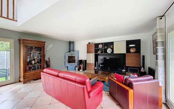 Maison à vendre    6 pièces •  Voisins-le-Bretonneux