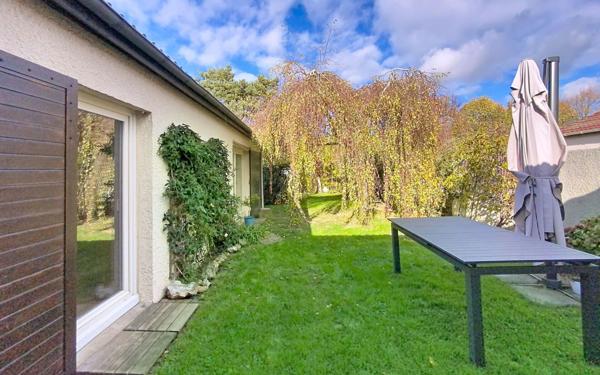 Maison à vendre    6 pièces •  Voisins-le-Bretonneux