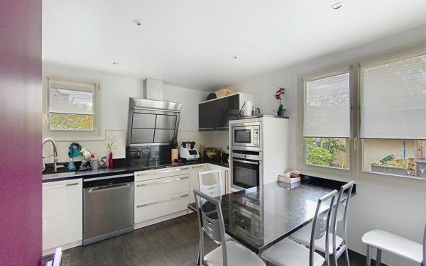 Maison à vendre    6 pièces •  Voisins-le-Bretonneux