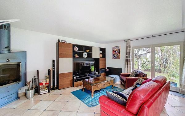 Maison à vendre    6 pièces •  Voisins-le-Bretonneux