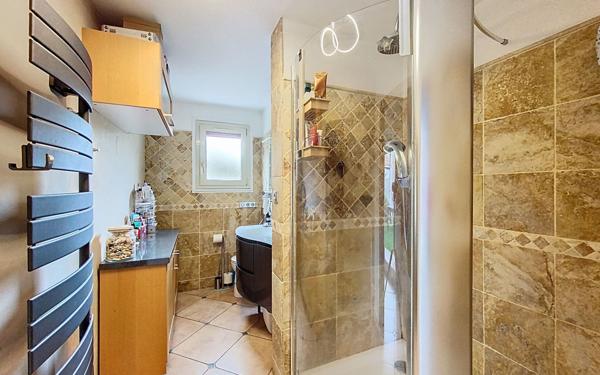 Maison à vendre    6 pièces •  Voisins-le-Bretonneux