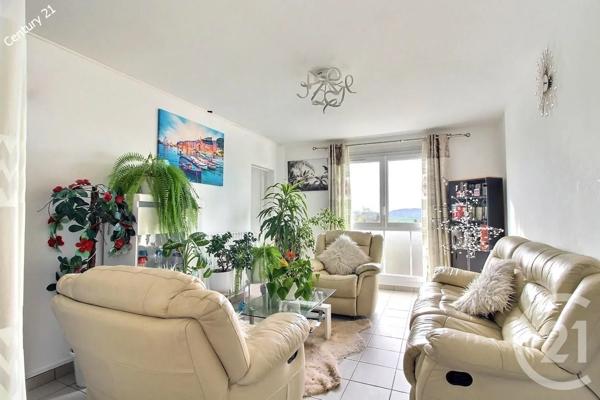 Appartement F3 à vendre  3 pièces - 65,40 m 2   CHATEAU THIERRY  - 02