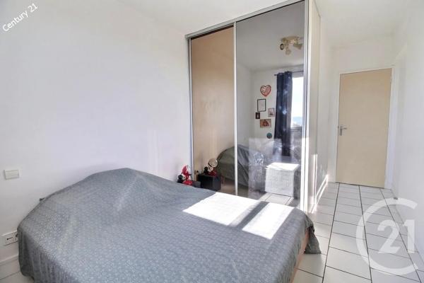 Appartement F3 à vendre  3 pièces - 65,40 m 2   CHATEAU THIERRY  - 02