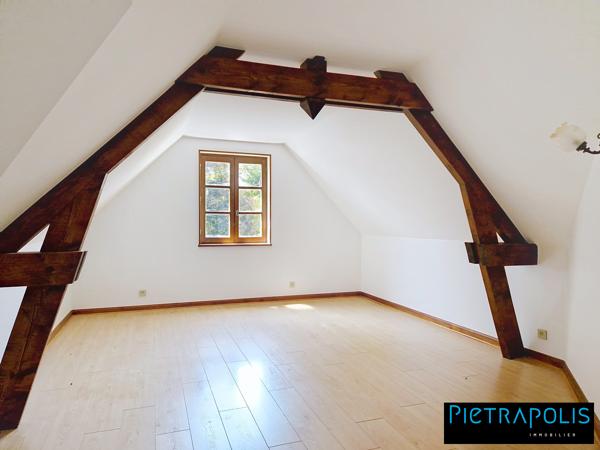 Maison familiale + dépendance pro – Vue dégagée, activité sur place possible !