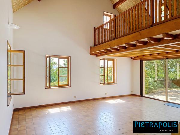 Maison familiale + dépendance pro – Vue dégagée, activité sur place possible !