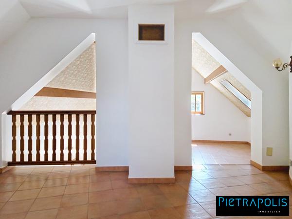 Maison familiale + dépendance pro – Vue dégagée, activité sur place possible !