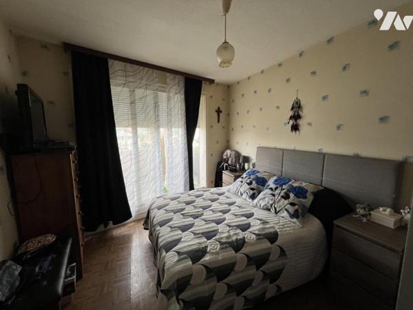 Un appartement LOUE situé au 4ème étage avec ascenseur