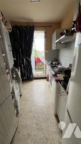 Un appartement LOUE situé au 4ème étage avec ascenseur