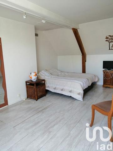 Maison traditionnelle 7 pièces de 190 m² à Crépy-en-Valois (60800)