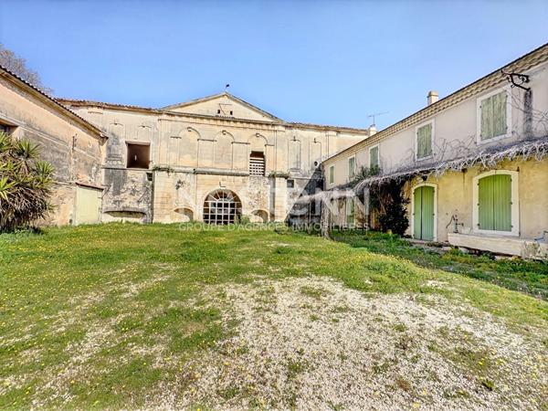 Mas d'exception à Saint-Martin-de-Crau / Un domaine au coeur de la nature
