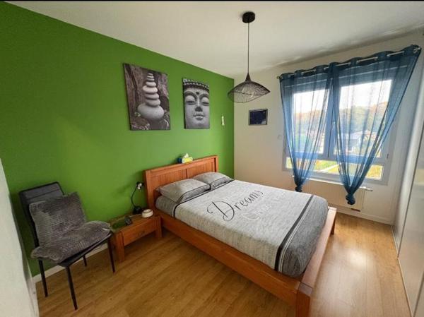 Appartement à louer 1 000 € CC Décines-Charpieu 3 p 59 m² DPE C