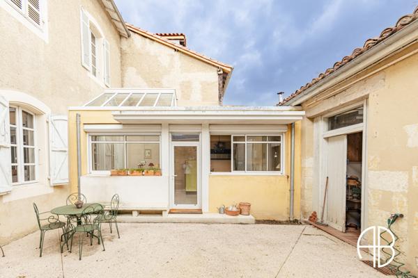 Haute ville Maison Bourgeoise avec dépendances et jardin