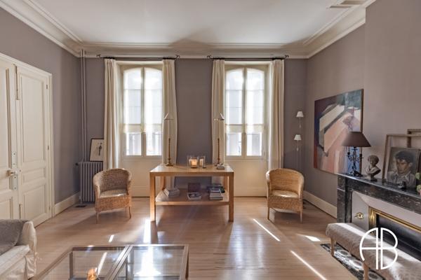 Haute ville Maison Bourgeoise avec dépendances et jardin