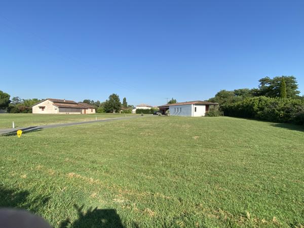 Bessières (31660) Bessières- Terrain Constructible 1308 m²- Non viabilisé