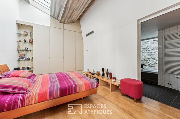 Loft avec verrière aux allures d’atelier d’artiste sur cour et terrasse – Jardin des Plantes