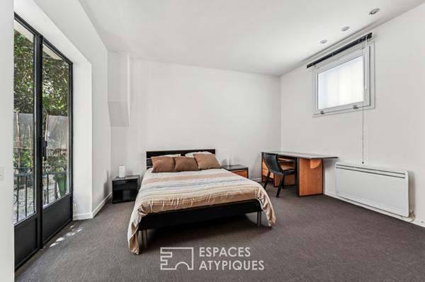 Loft avec verrière aux allures d’atelier d’artiste sur cour et terrasse – Jardin des Plantes