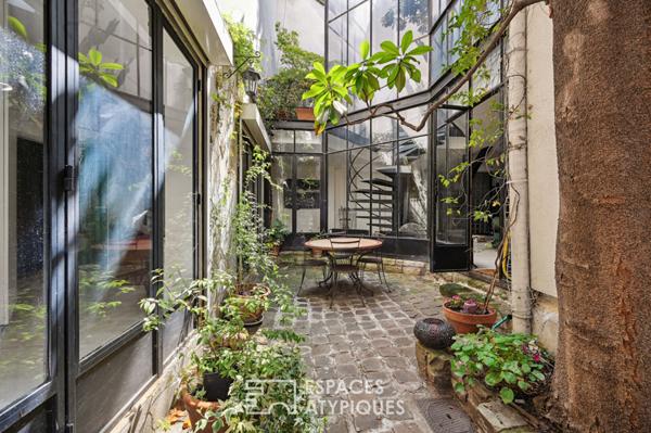 Loft avec verrière aux allures d’atelier d’artiste sur cour et terrasse – Jardin des Plantes
