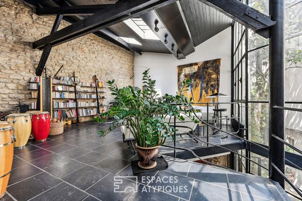 Loft avec verrière aux allures d’atelier d’artiste sur cour et terrasse – Jardin des Plantes