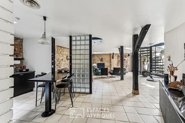 Loft avec verrière aux allures d’atelier d’artiste sur cour et terrasse – Jardin des Plantes