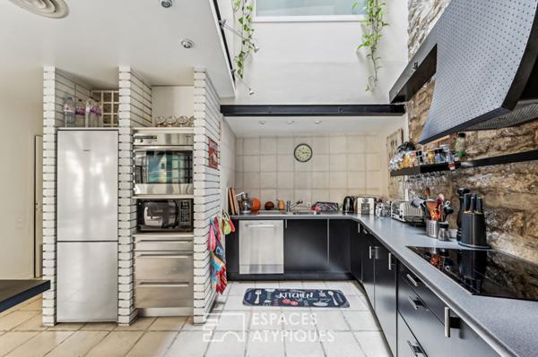 Loft avec verrière aux allures d’atelier d’artiste sur cour et terrasse – Jardin des Plantes