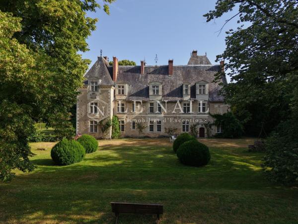 Exceptionnel château Renaissance classé Monument Historique et 33 ha en Anjou