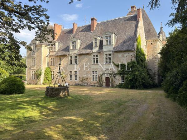 Exceptionnel château Renaissance classé Monument Historique et 33 ha en Anjou