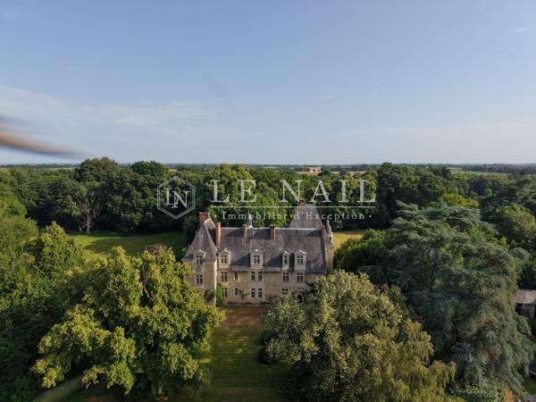 Exceptionnel château Renaissance classé Monument Historique et 33 ha en Anjou