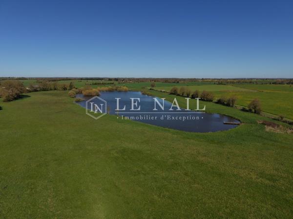 Exceptionnel château Renaissance classé Monument Historique et 33 ha en Anjou