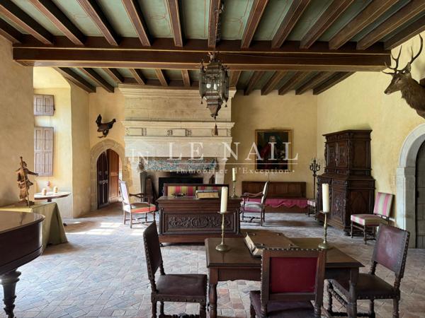 Exceptionnel château Renaissance classé Monument Historique et 33 ha en Anjou