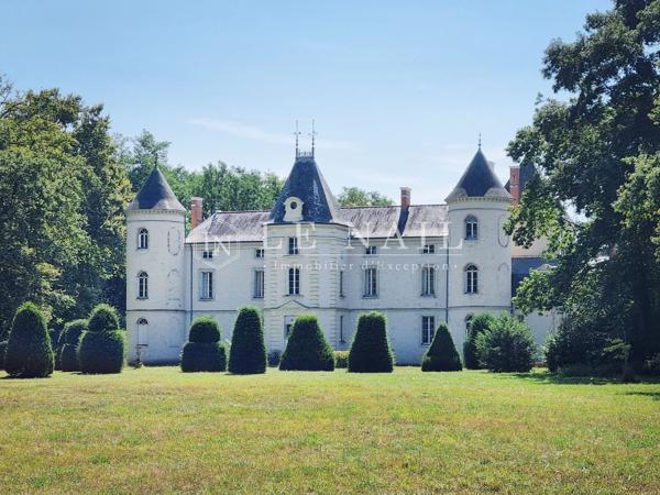 Majestueux Château Néo-classique du XIXe siècle et son parc de 6 hectares