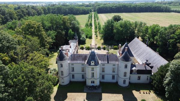 Majestueux Château Néo-classique du XIXe siècle et son parc de 6 hectares