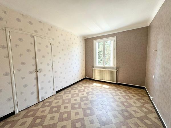 Carcassonne maison traditionnelle 129 m² 4 chambres terrain 1 100 m² sous-sol garages jardin arboré chauffage gaz