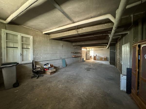 Carcassonne maison traditionnelle 129 m² 4 chambres terrain 1 100 m² sous-sol garages jardin arboré chauffage gaz